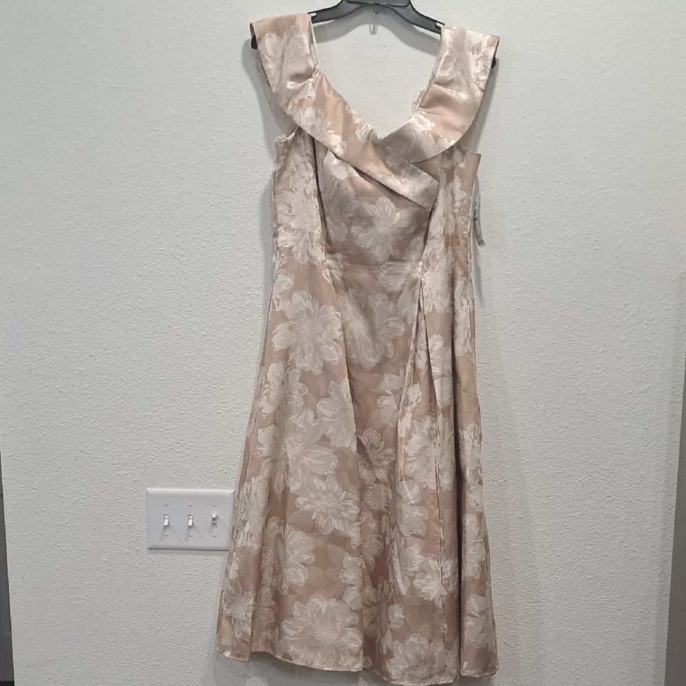 Alex Evenings Women's Jacquard Off-The-Shoulder Dress - Picture 3 of 9